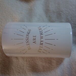 MODERN EXPRESSIONS CANDLE! BLESSINGS ARE EVERY WHERE!SMELLS LIKE FRUITY …